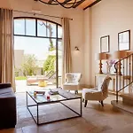 Chateau St Pierre De Serjac 4*