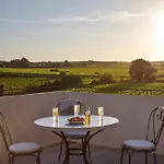 Hotel Chateau St Pierre De Serjac 4*