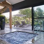 Hotel Chateau St Pierre De Serjac 4*