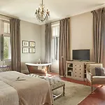 Chateau St Pierre De Serjac 호텔 4*