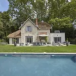 Chateau St Pierre De Serjac 4*