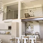 Chateau St Pierre De Serjac 4*