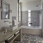 Chateau St Pierre De Serjac 4*