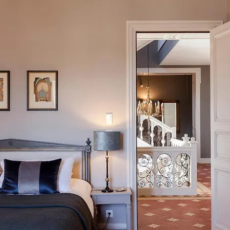 Chateau St Pierre De Serjac 호텔 4*