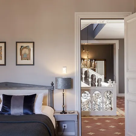 Chateau St Pierre De Serjac 4* Puissalicon