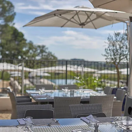 Chateau St Pierre De Serjac 4*