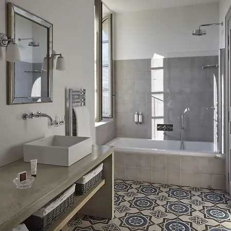 Château St Pierre De Serjac 4*