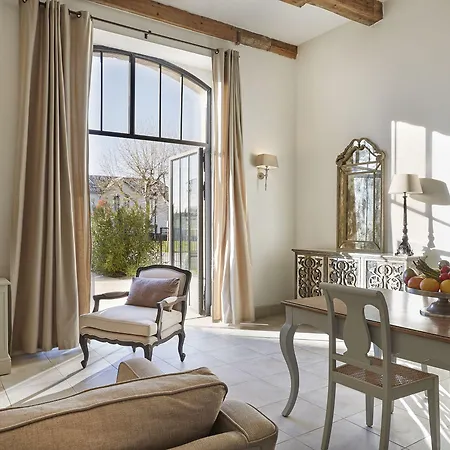 Otel Chateau St Pierre De Serjac 4*