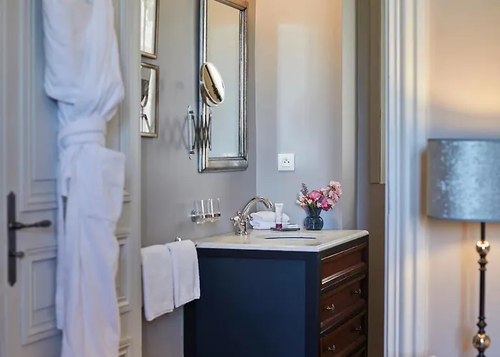 Chateau St Pierre De Serjac 4*