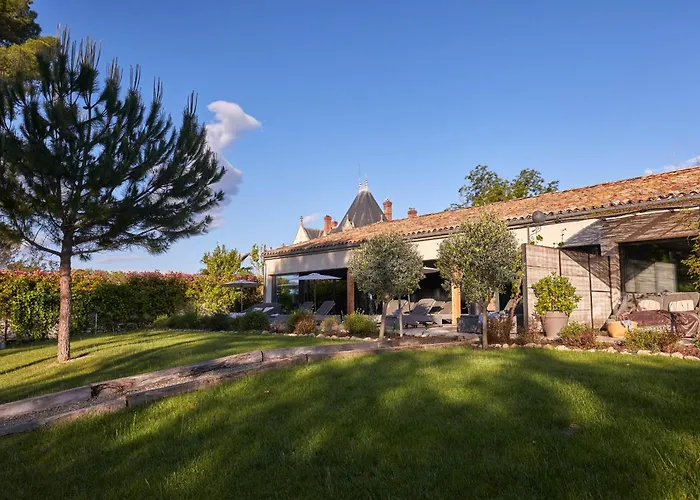 Château St Pierre De Serjac 4* Puissalicon