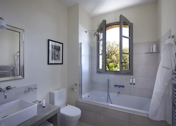 Château St Pierre De Serjac Puissalicon