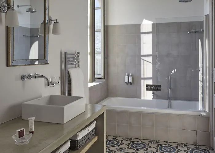 Château St Pierre De Serjac 4*